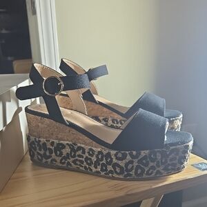 Stylish Black Wedge Sandals